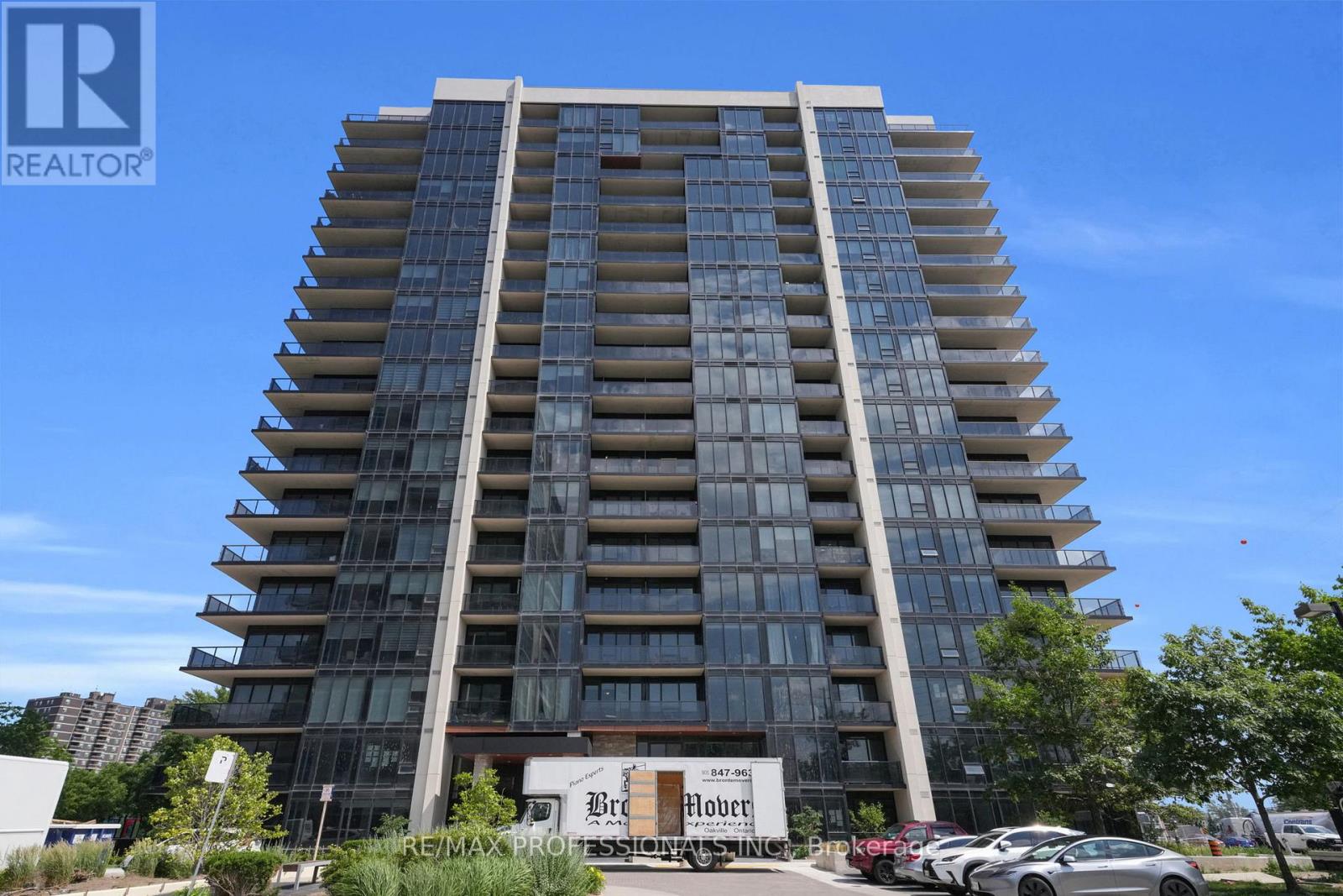 1402 - 1035 Southdown Road, Mississauga, Ontario  L5J 0A2 - Photo 2 - W12767944