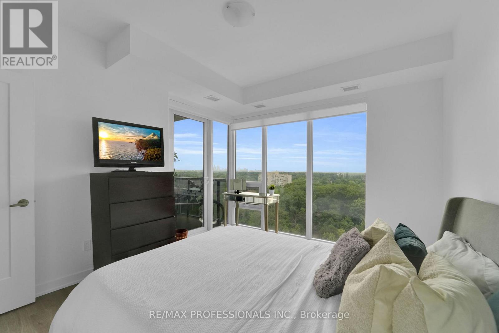 1402 - 1035 Southdown Road, Mississauga, Ontario  L5J 0A2 - Photo 33 - W12767944