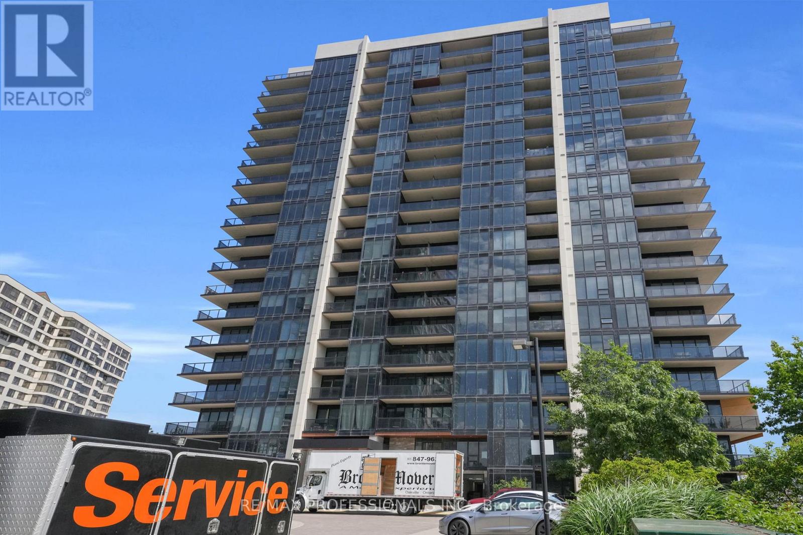 1402 - 1035 Southdown Road, Mississauga, Ontario  L5J 0A2 - Photo 3 - W12767944