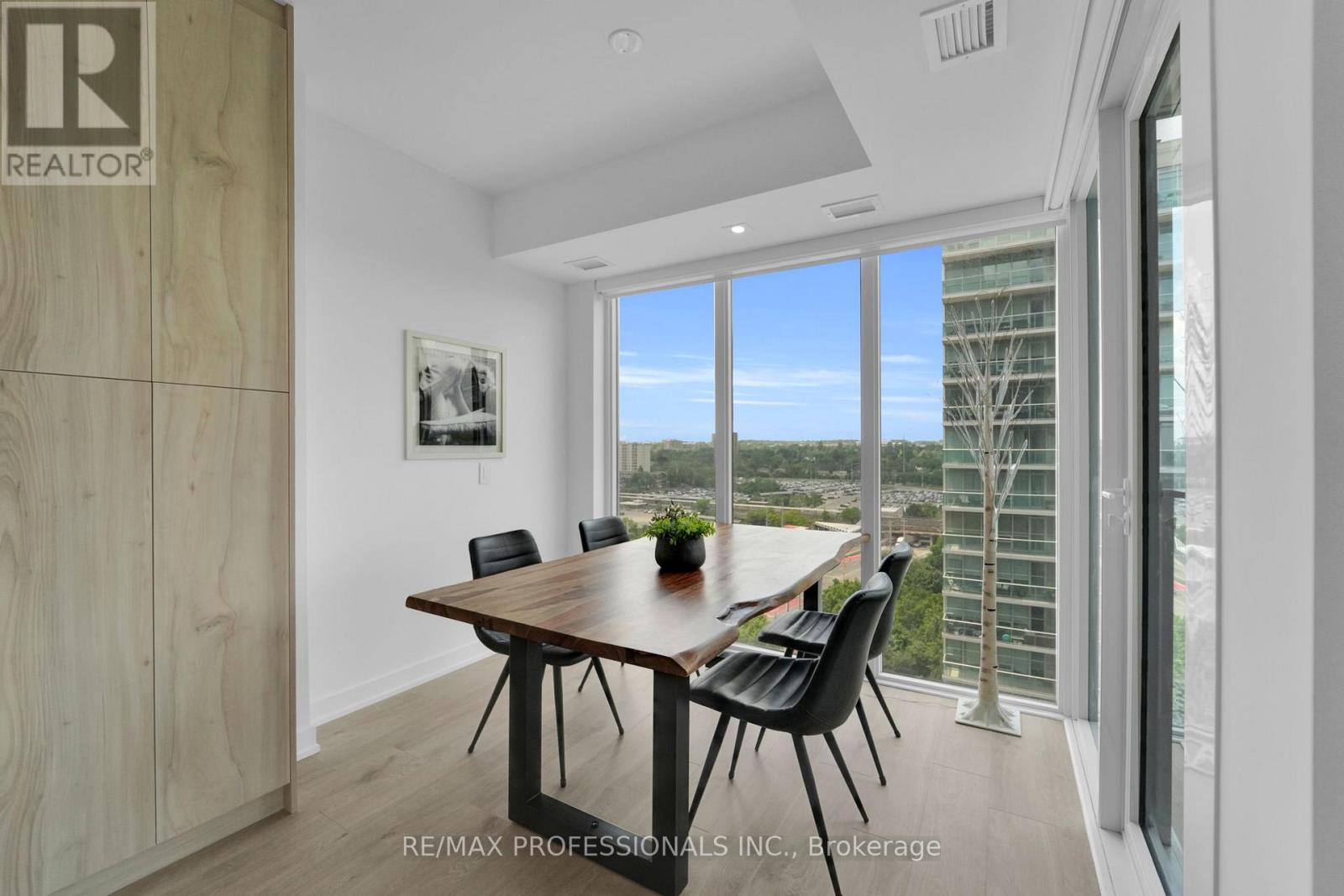 1402 - 1035 Southdown Road, Mississauga, Ontario  L5J 0A2 - Photo 17 - W12767944