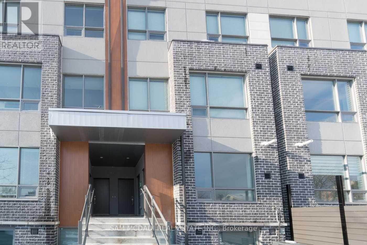 36 - 650 Atwater Avenue, Mississauga, Ontario  L5G 4K7 - Photo 2 - W12768920