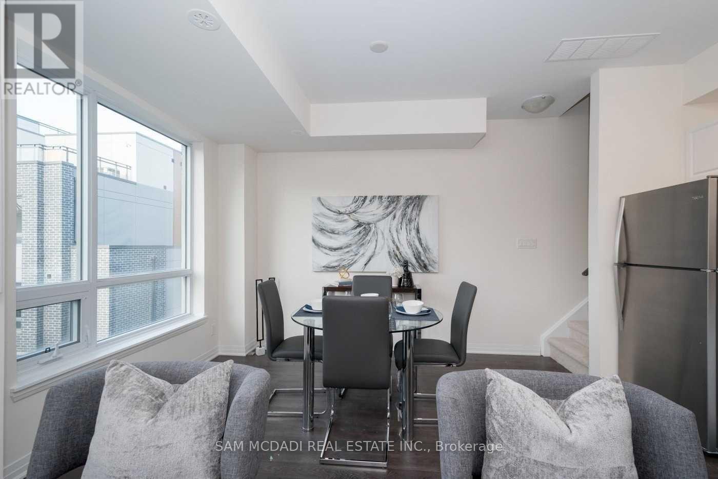 36 - 650 Atwater Avenue, Mississauga, Ontario  L5G 4K7 - Photo 4 - W12768920