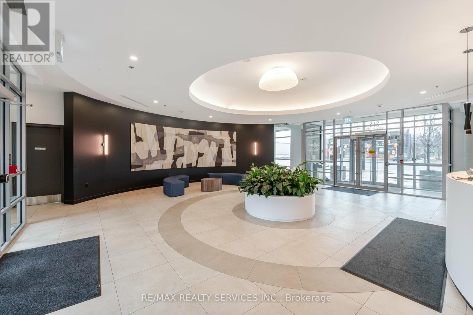 211 - 215 Queen Street E, Brampton, Ontario  L6W 0A9 - Photo 5 - W12768930