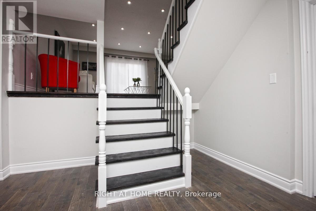 96 Simmons Boulevard, Brampton, Ontario  L6V 3V6 - Photo 4 - W12768952