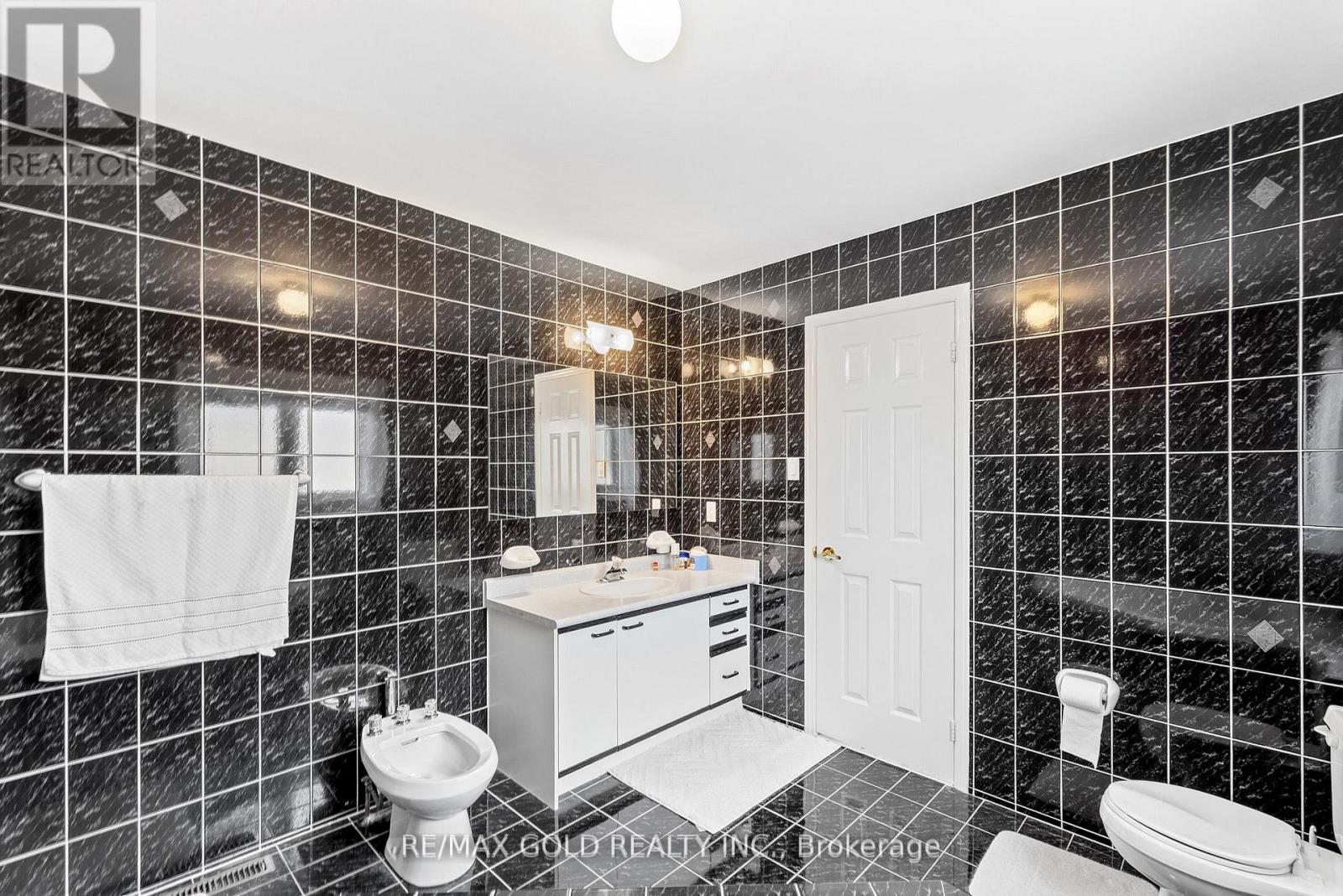 38 Mountainberry Road, Brampton, Ontario  L6R 1J3 - Photo 35 - W12768956