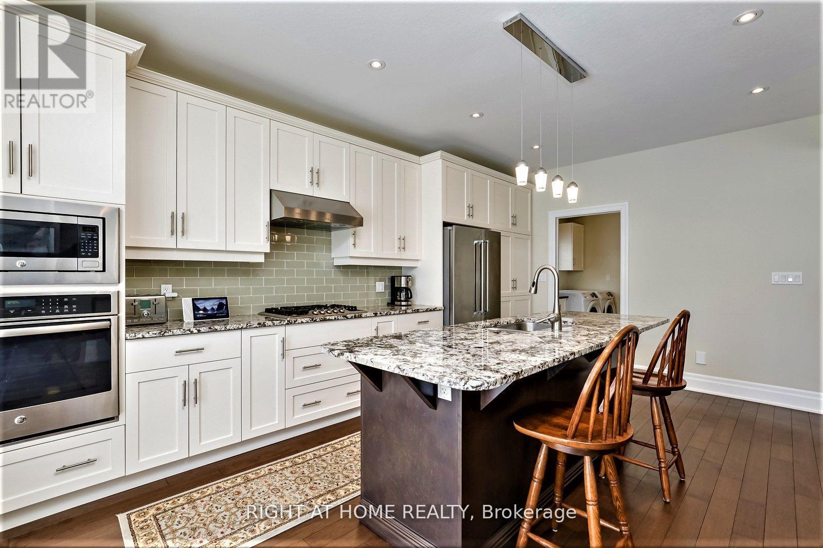 124 West Ridge Drive, Blue Mountains, Ontario  N0H 2P0 - Photo 2 - X12768906