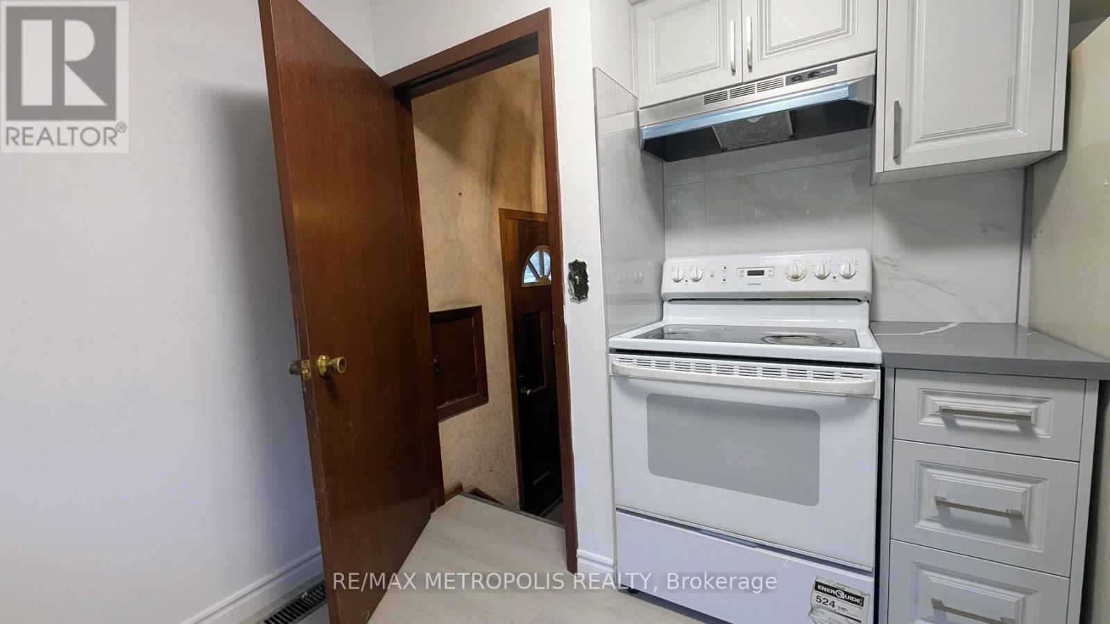 83 Longwood Drive, Waterloo, Ontario  N2L 4B6 - Photo 15 - X12768912