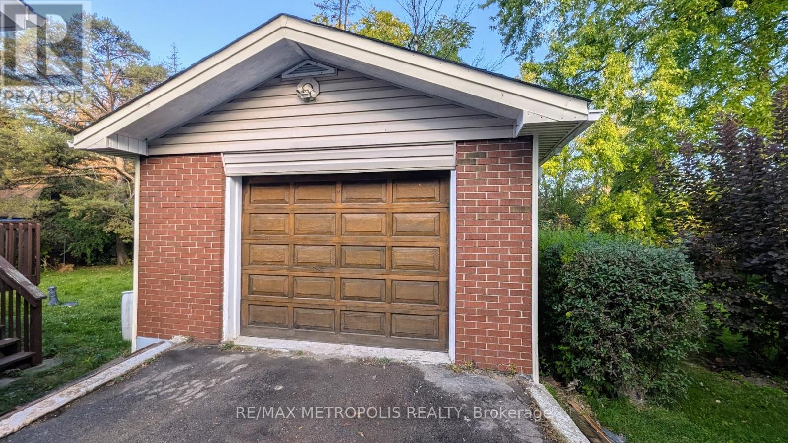 83 Longwood Drive, Waterloo, Ontario  N2L 4B6 - Photo 5 - X12768912