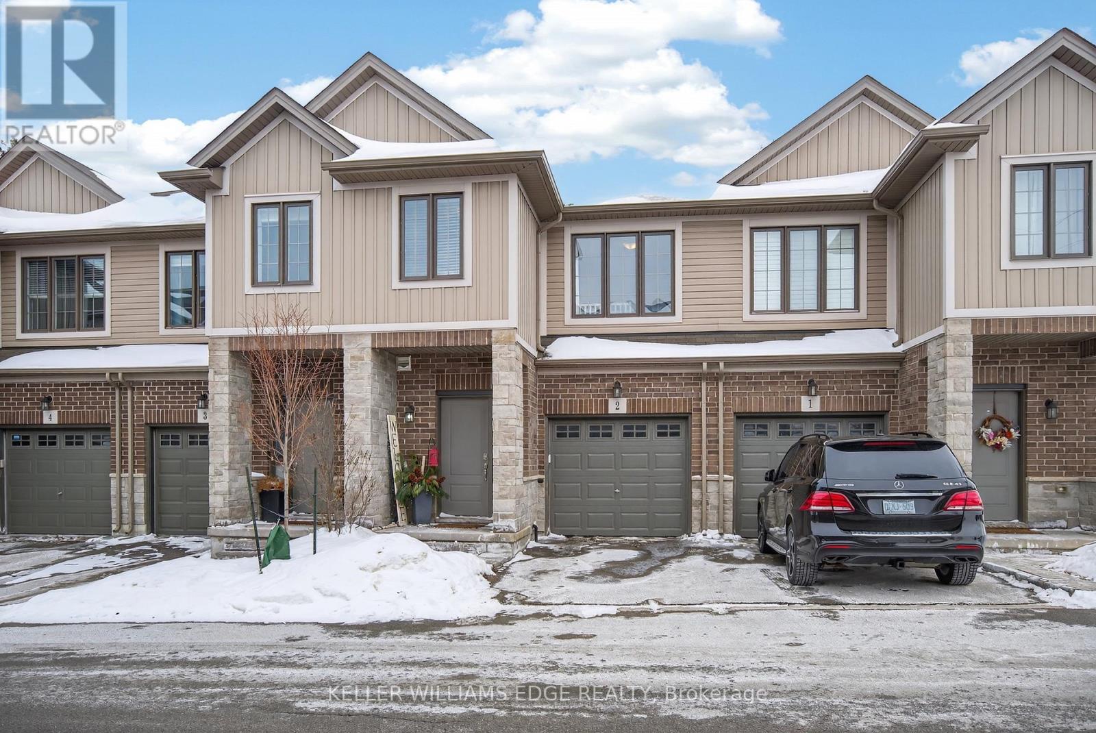 377 Glancaster Road, Hamilton, Ontario  L9G 0G4 - Photo 4 - X12768924