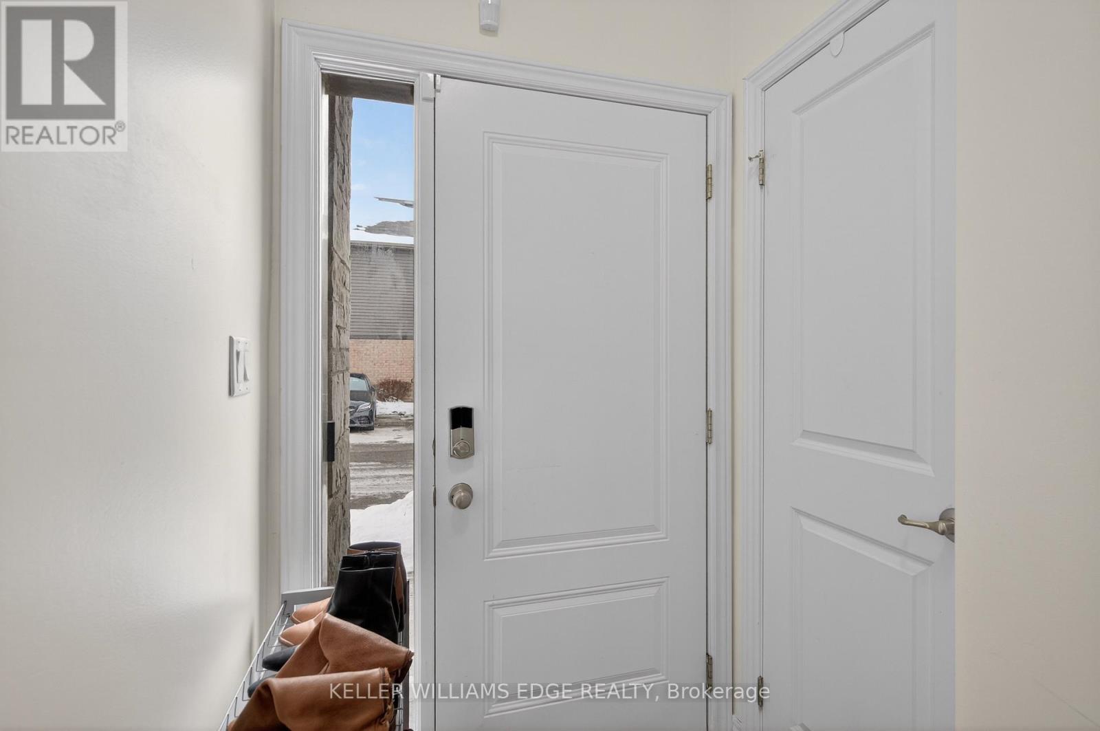 377 Glancaster Road, Hamilton, Ontario  L9G 0G4 - Photo 8 - X12768924