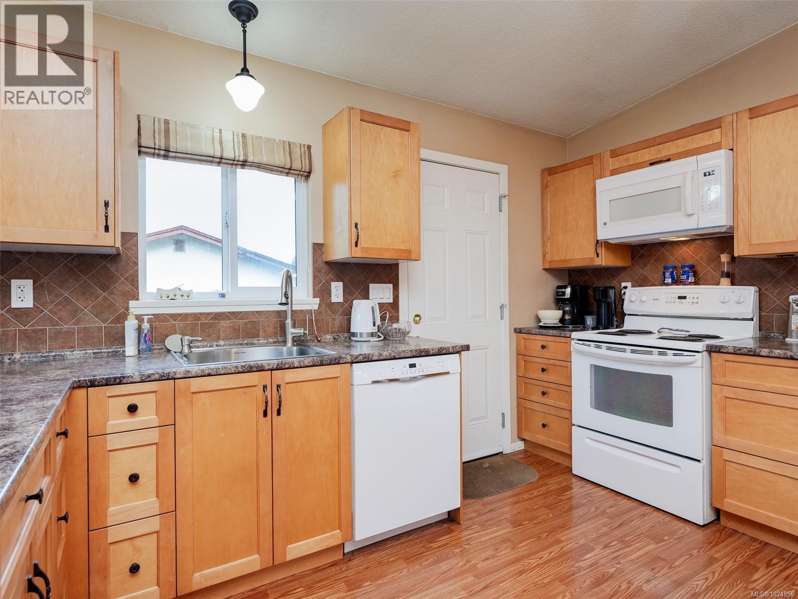 4069 Cedar Hill Cross Rd, Saanich, British Columbia  V8X 2J2 - Photo 10 - 1024856