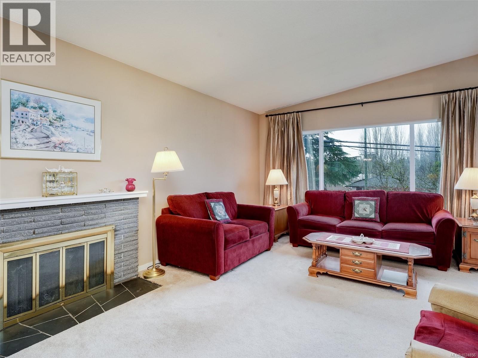 4069 Cedar Hill Cross Rd, Saanich, British Columbia  V8X 2J2 - Photo 2 - 1024856