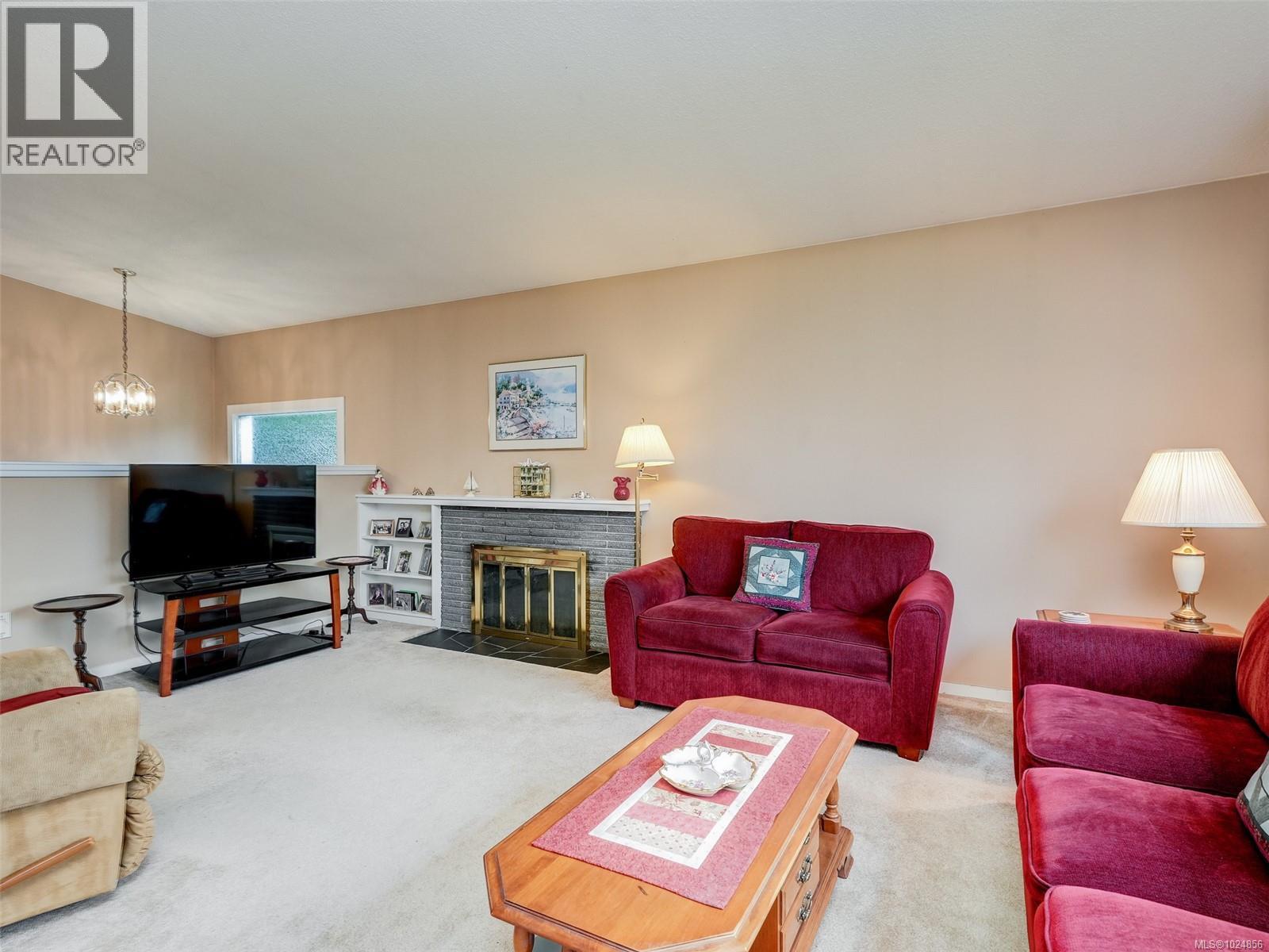 4069 Cedar Hill Cross Rd, Saanich, British Columbia  V8X 2J2 - Photo 4 - 1024856