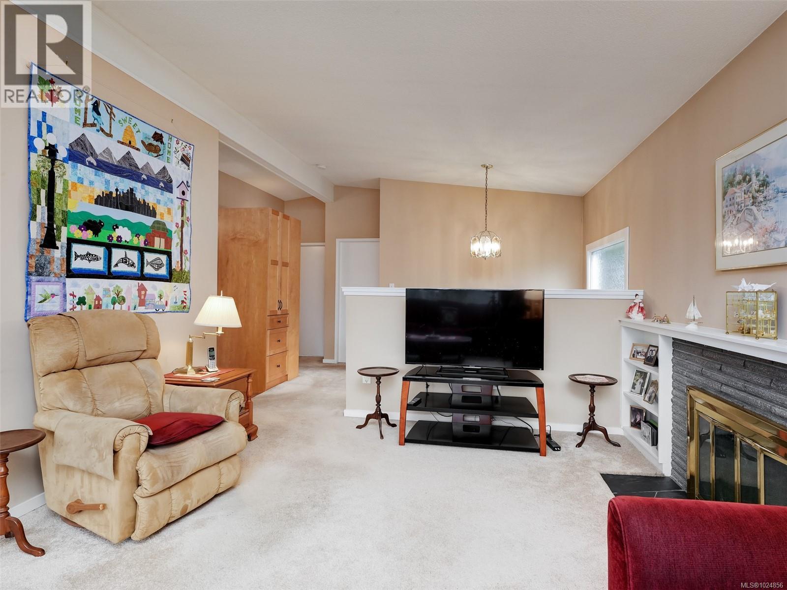 4069 Cedar Hill Cross Rd, Saanich, British Columbia  V8X 2J2 - Photo 5 - 1024856