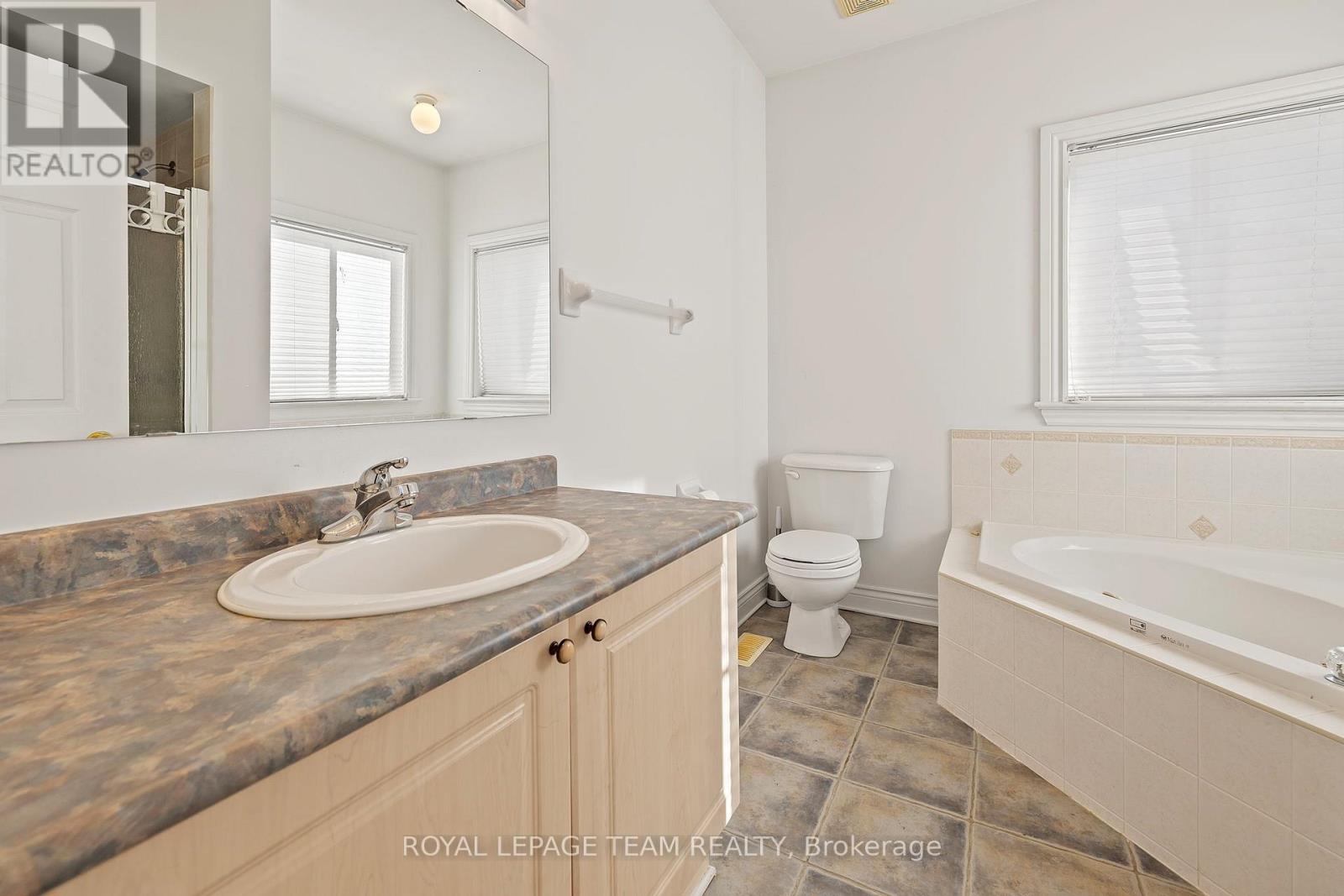 51 Castle Glen Crescent, Ottawa, Ontario  K2L 4G9 - Photo 12 - X12768980