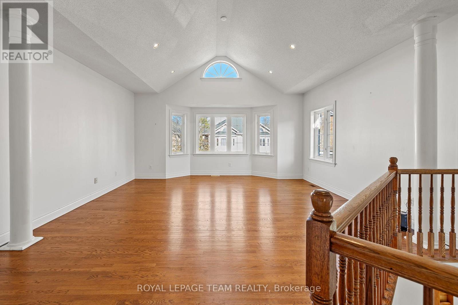 51 Castle Glen Crescent, Ottawa, Ontario  K2L 4G9 - Photo 4 - X12768980