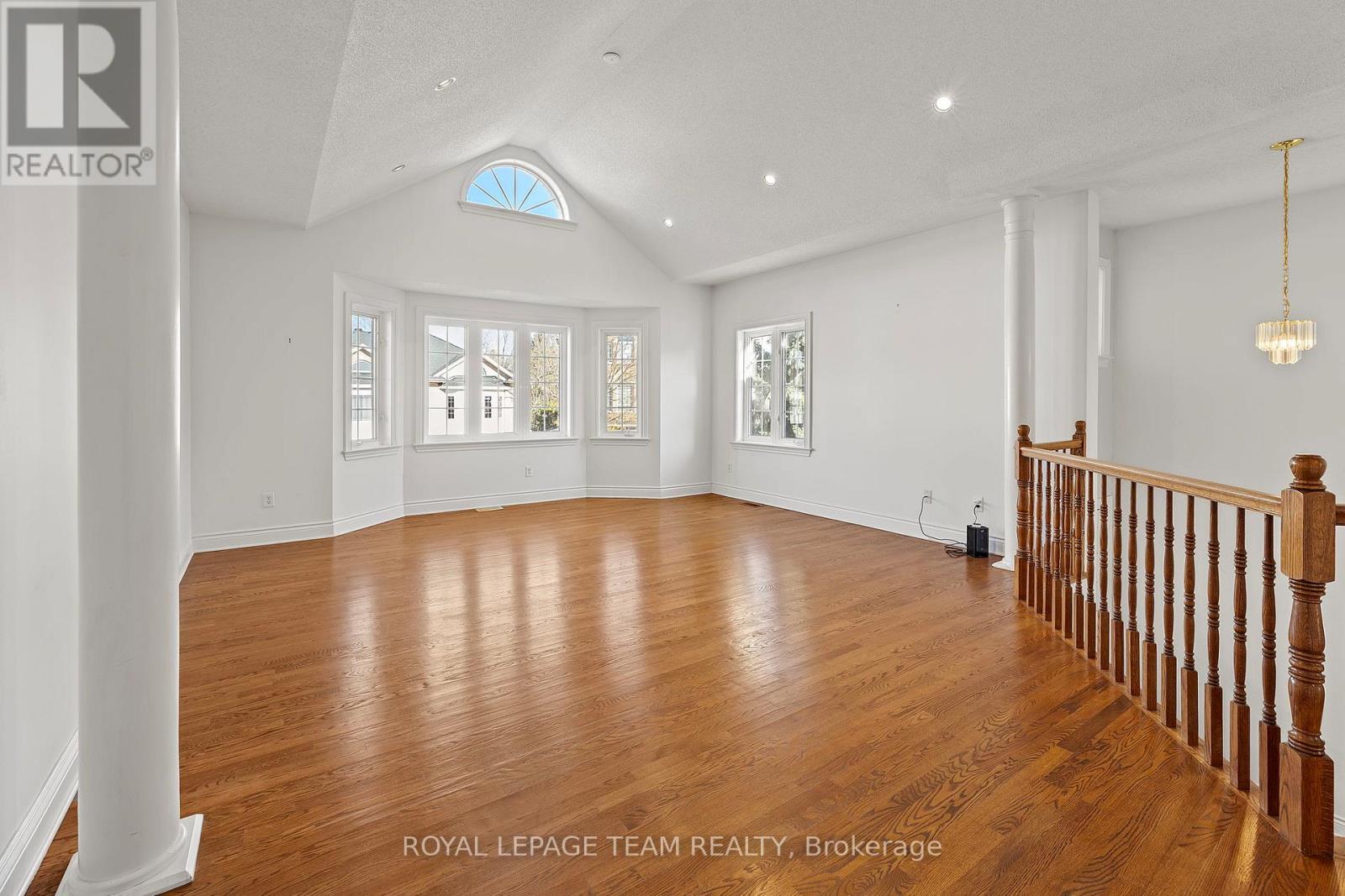 51 Castle Glen Crescent, Ottawa, Ontario  K2L 4G9 - Photo 5 - X12768980