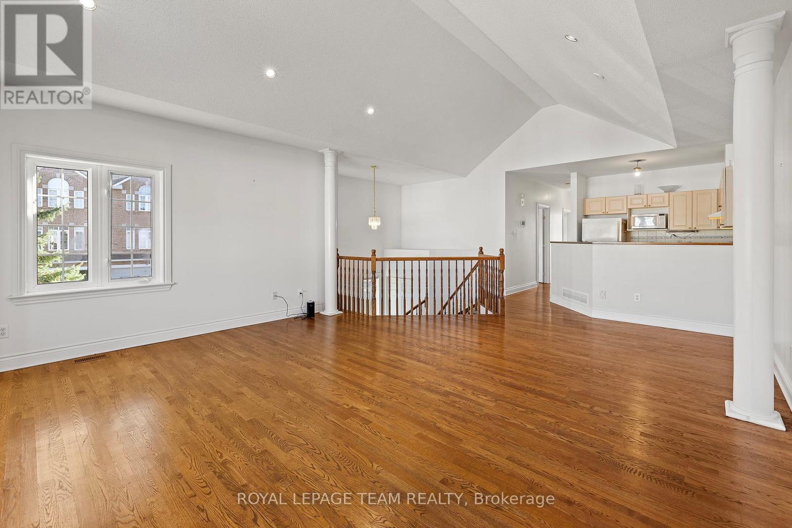 51 Castle Glen Crescent, Ottawa, Ontario  K2L 4G9 - Photo 7 - X12768980