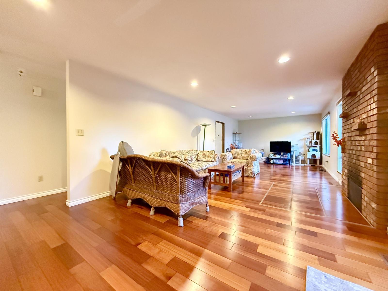 18572 76 Avenue, Surrey, British Columbia  V4N 3G5 - Photo 3 - R3087637