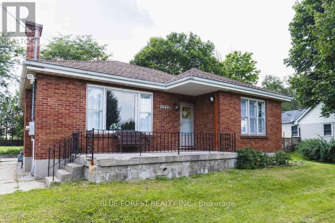 1111 Crumlin Side Road, London East, Ontario  N5V 1R6 - Photo 3 - X12769046