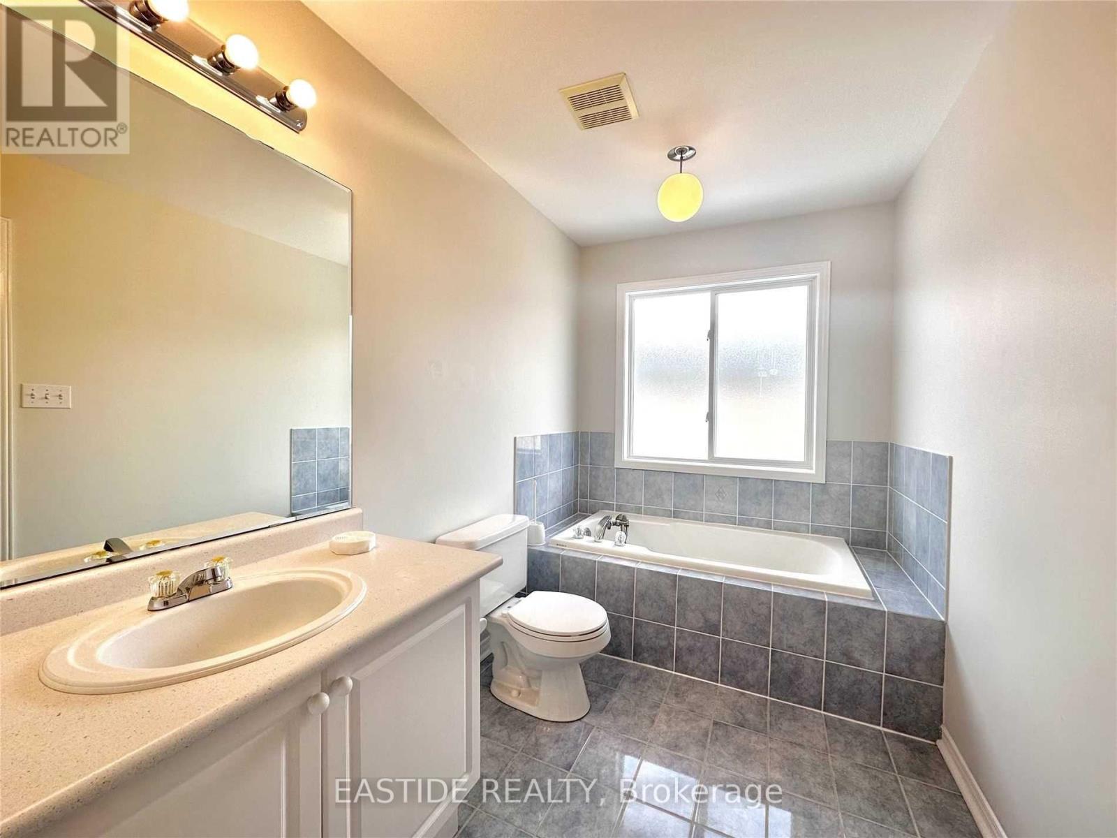 24 Revelstoke Crescent, Richmond Hill, Ontario  L4B 4T2 - Photo 12 - N12769030