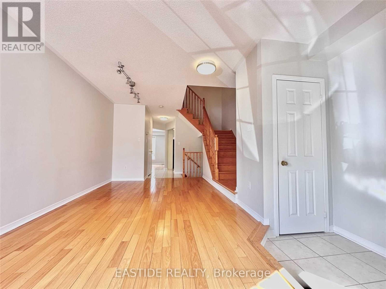 24 Revelstoke Crescent, Richmond Hill, Ontario  L4B 4T2 - Photo 2 - N12769030