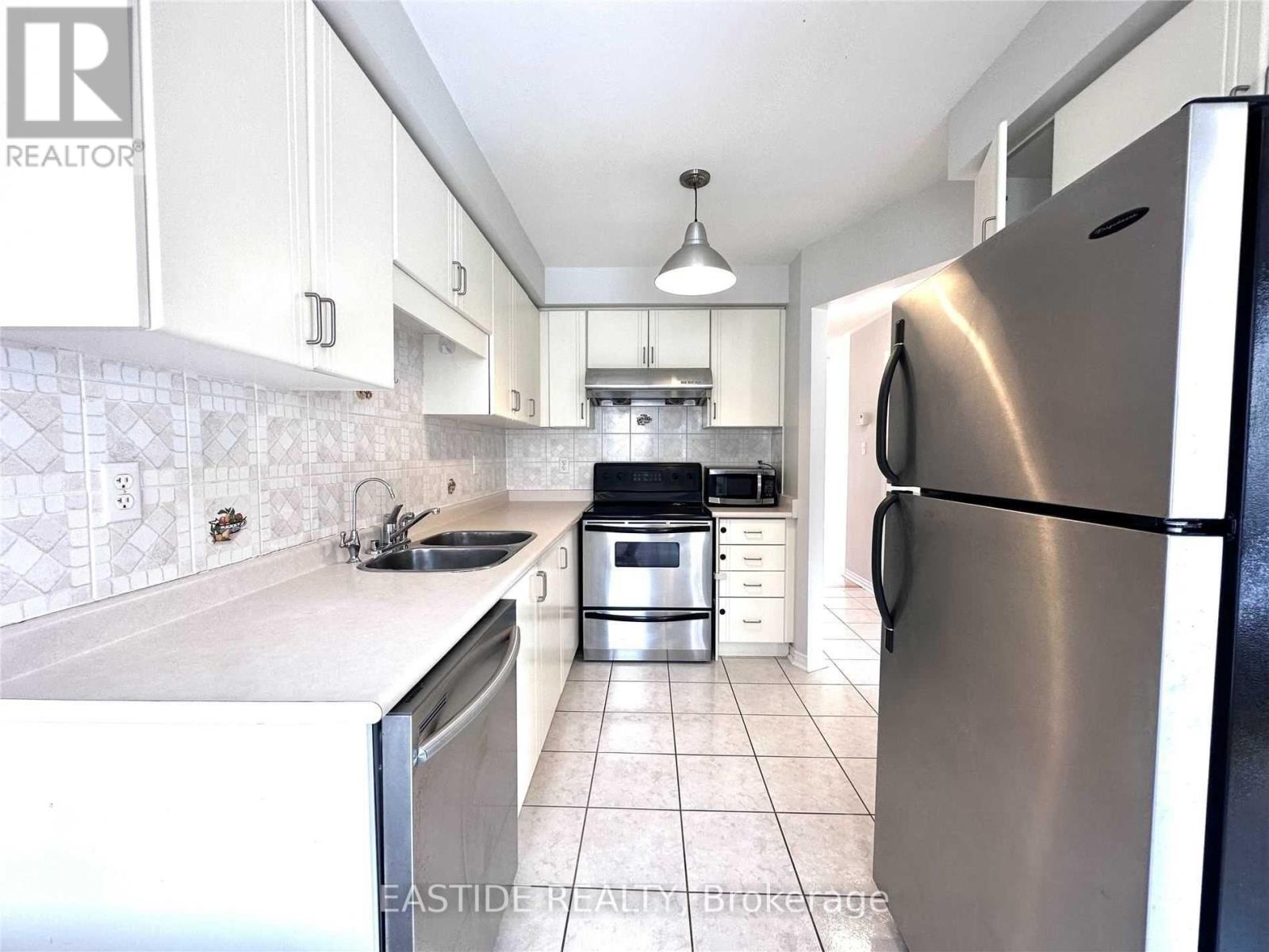 24 Revelstoke Crescent, Richmond Hill, Ontario  L4B 4T2 - Photo 6 - N12769030