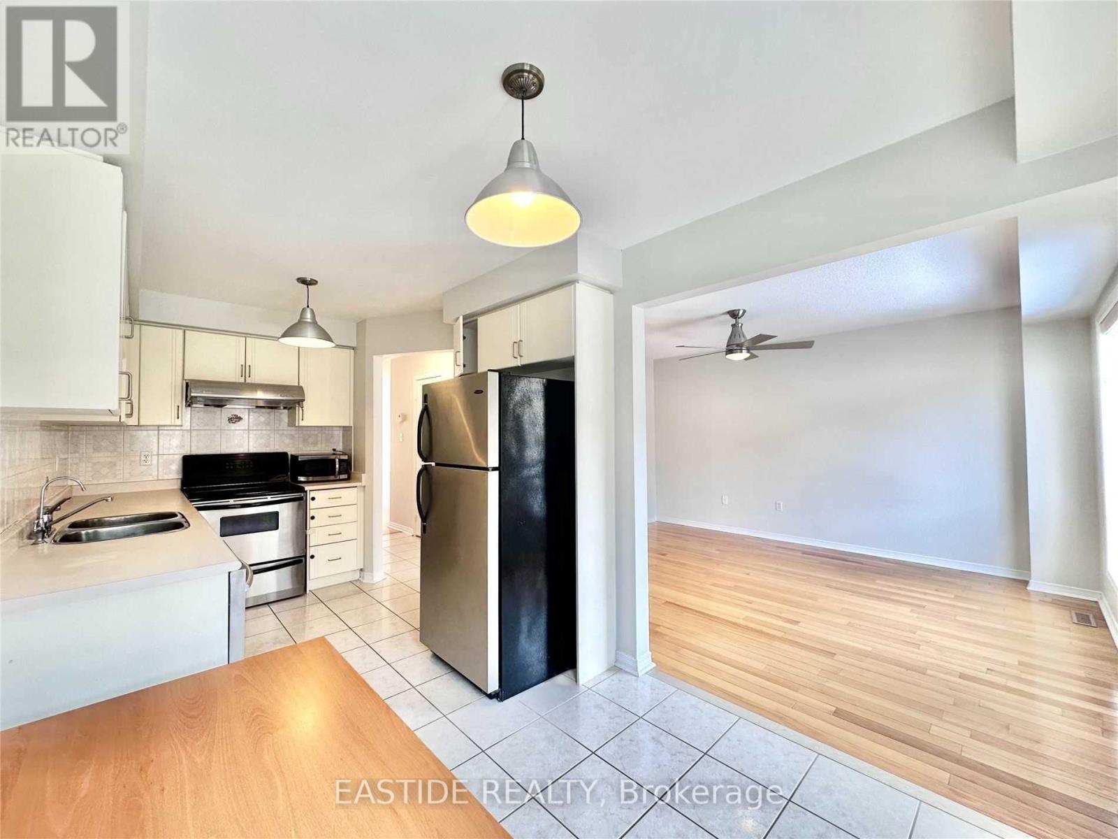 24 Revelstoke Crescent, Richmond Hill, Ontario  L4B 4T2 - Photo 7 - N12769030