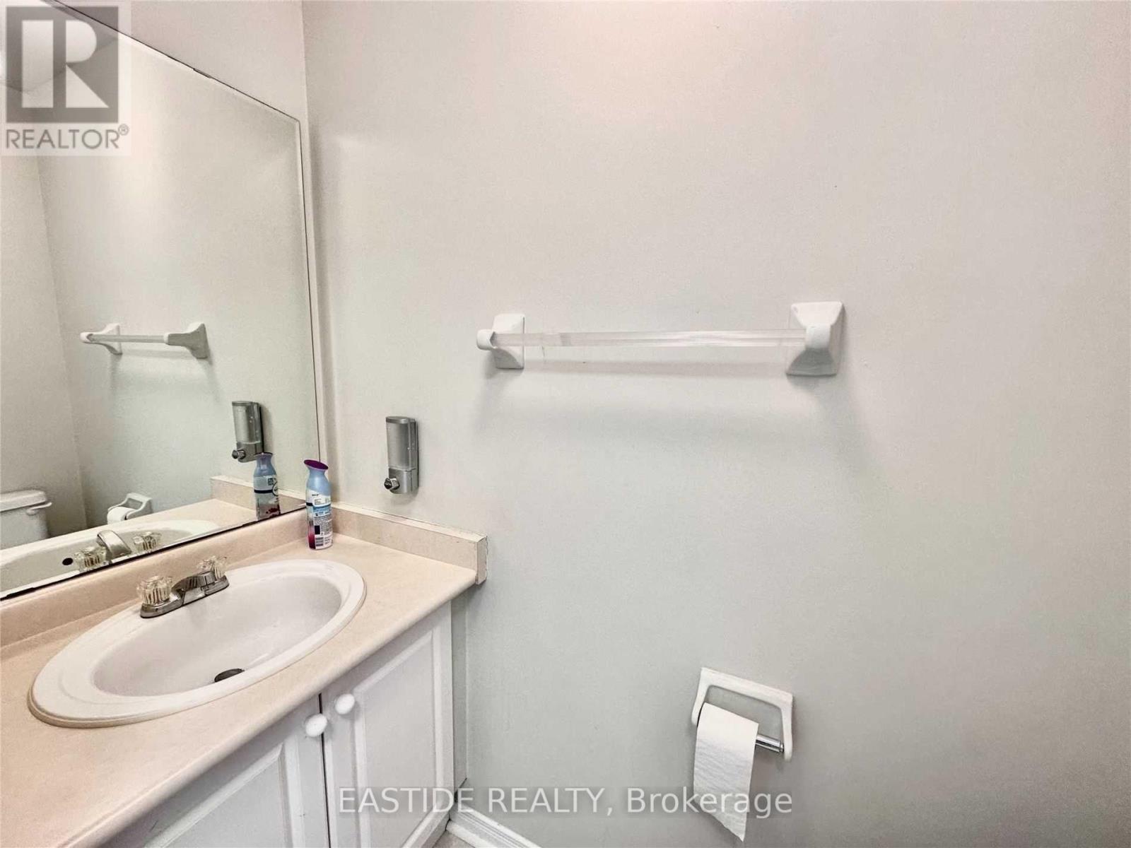 24 Revelstoke Crescent, Richmond Hill, Ontario  L4B 4T2 - Photo 8 - N12769030