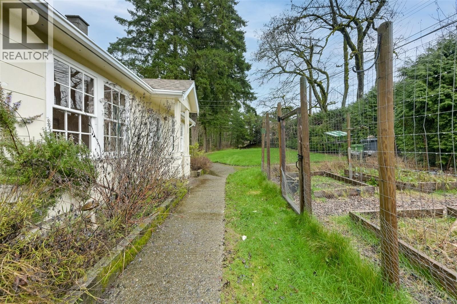 2035 Herd Rd, Duncan, British Columbia  V9L 5W3 - Photo 2 - 1024576