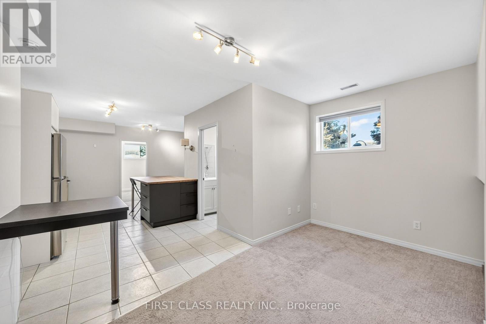 20173 Bathurst Street, East Gwillimbury, Ontario  L9N 1N3 - Photo 8 - N12769062