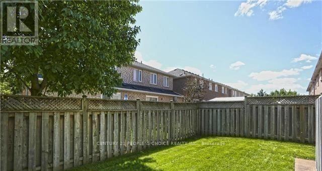 11 Canoe Glide Lane, Brampton, Ontario  L6R 2A8 - Photo 5 - W12769076