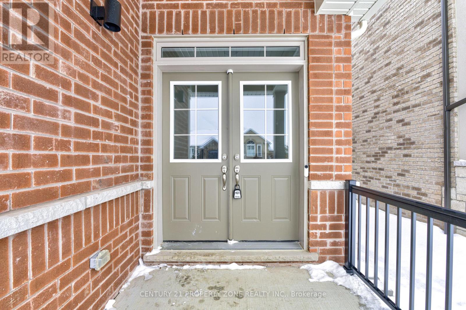 28 Autumn Oak Court, Caledon, Ontario  L7E 1X6 - Photo 4 - W12769080