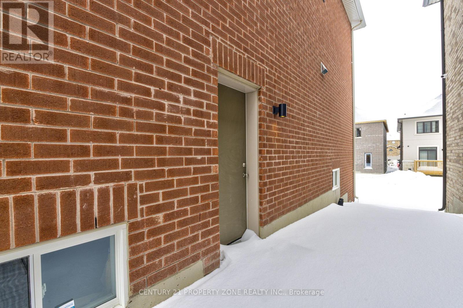 28 Autumn Oak Court, Caledon, Ontario  L7E 1X6 - Photo 5 - W12769080