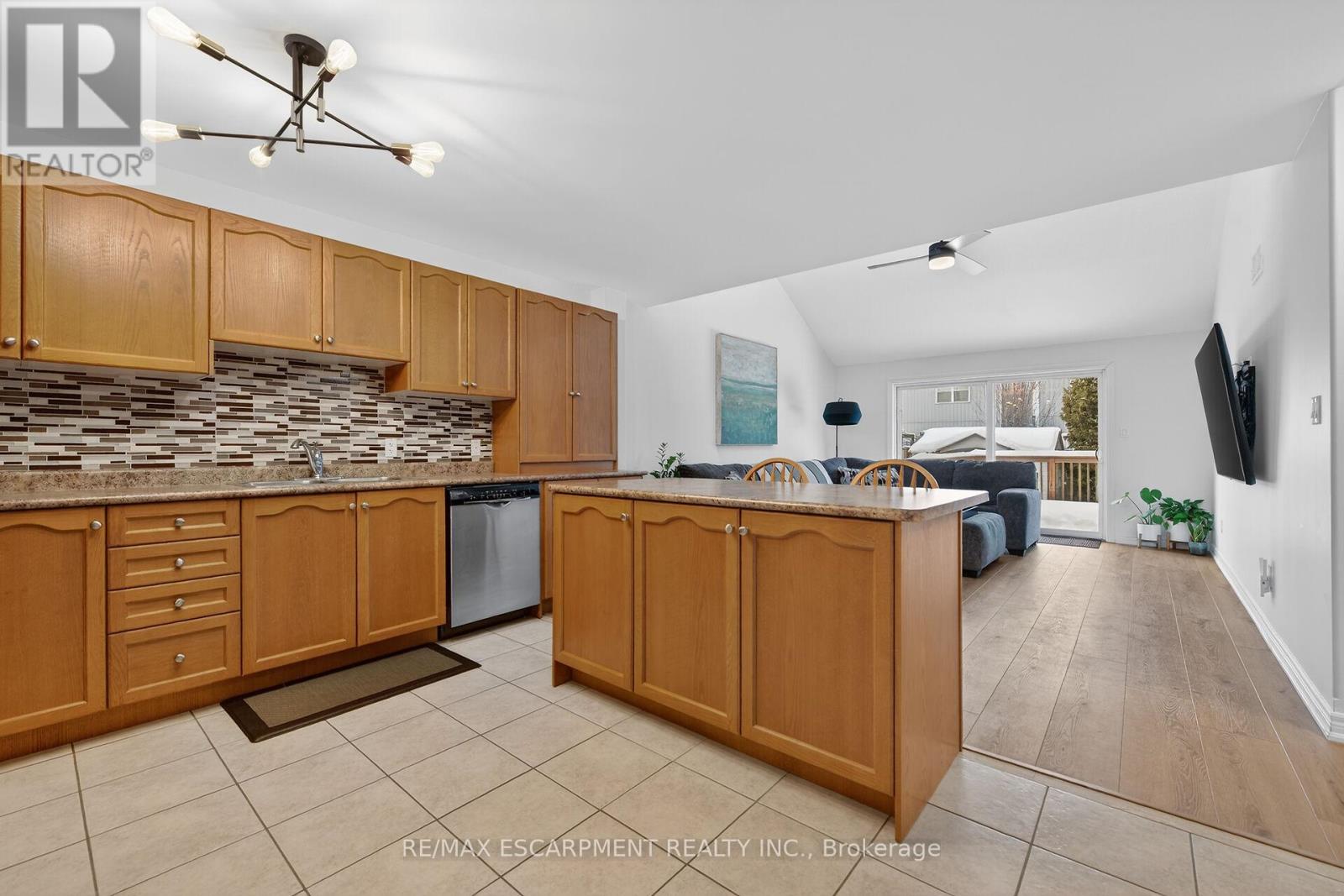 9 Chicory Crescent, St. Catharines, Ontario  L2R 0A6 - Photo 9 - X12769060