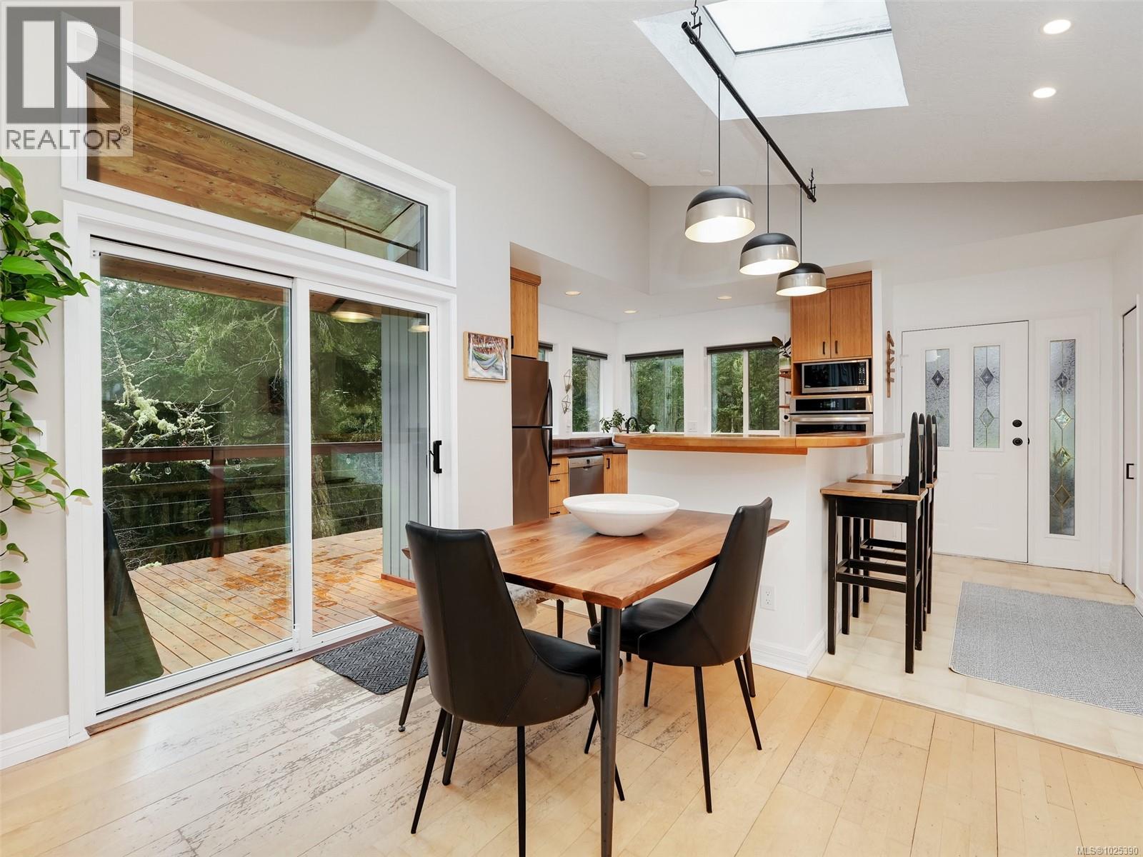 275 Moss Hill Pl, Metchosin, British Columbia  V9C 3Z2 - Photo 4 - 1025390