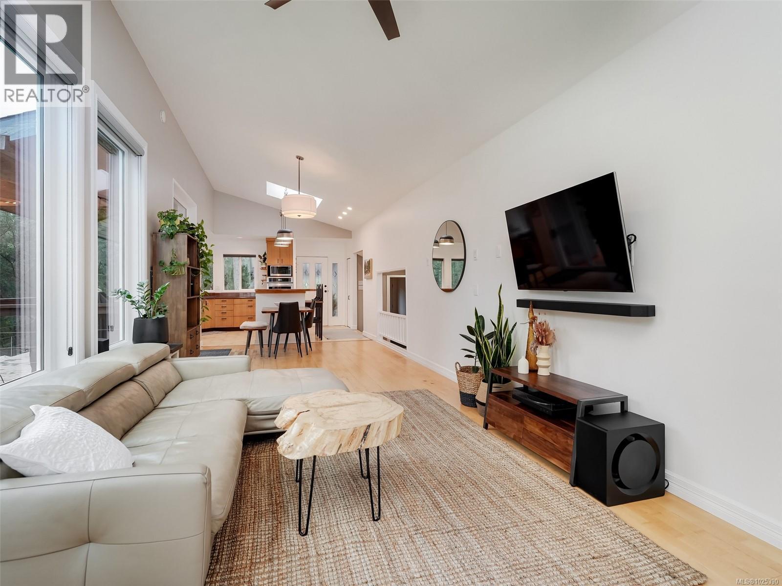 275 Moss Hill Pl, Metchosin, British Columbia  V9C 3Z2 - Photo 3 - 1025390