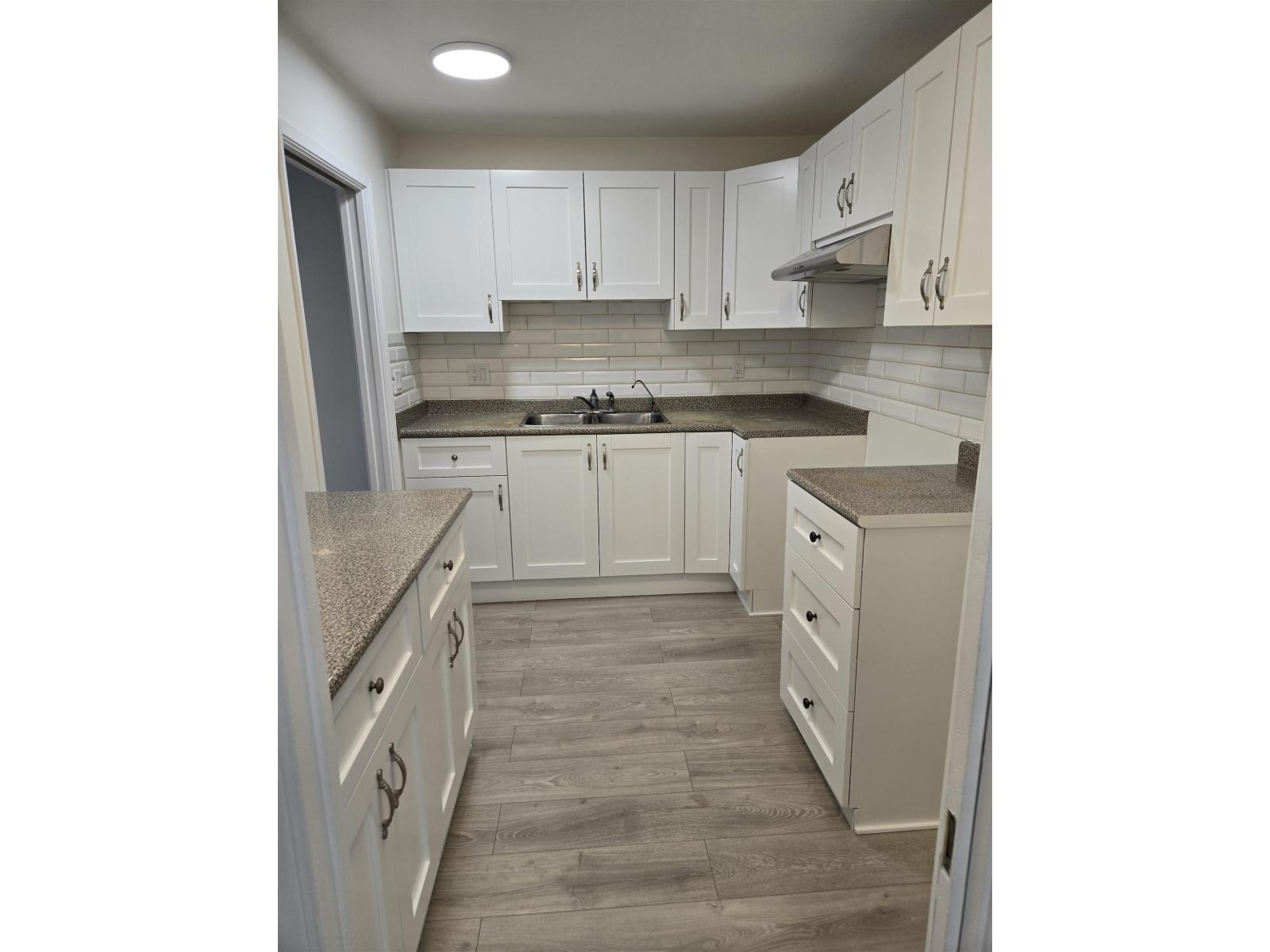 404 1437 Foster Street, White Rock, British Columbia  V4B 3X6 - Photo 2 - R3084220