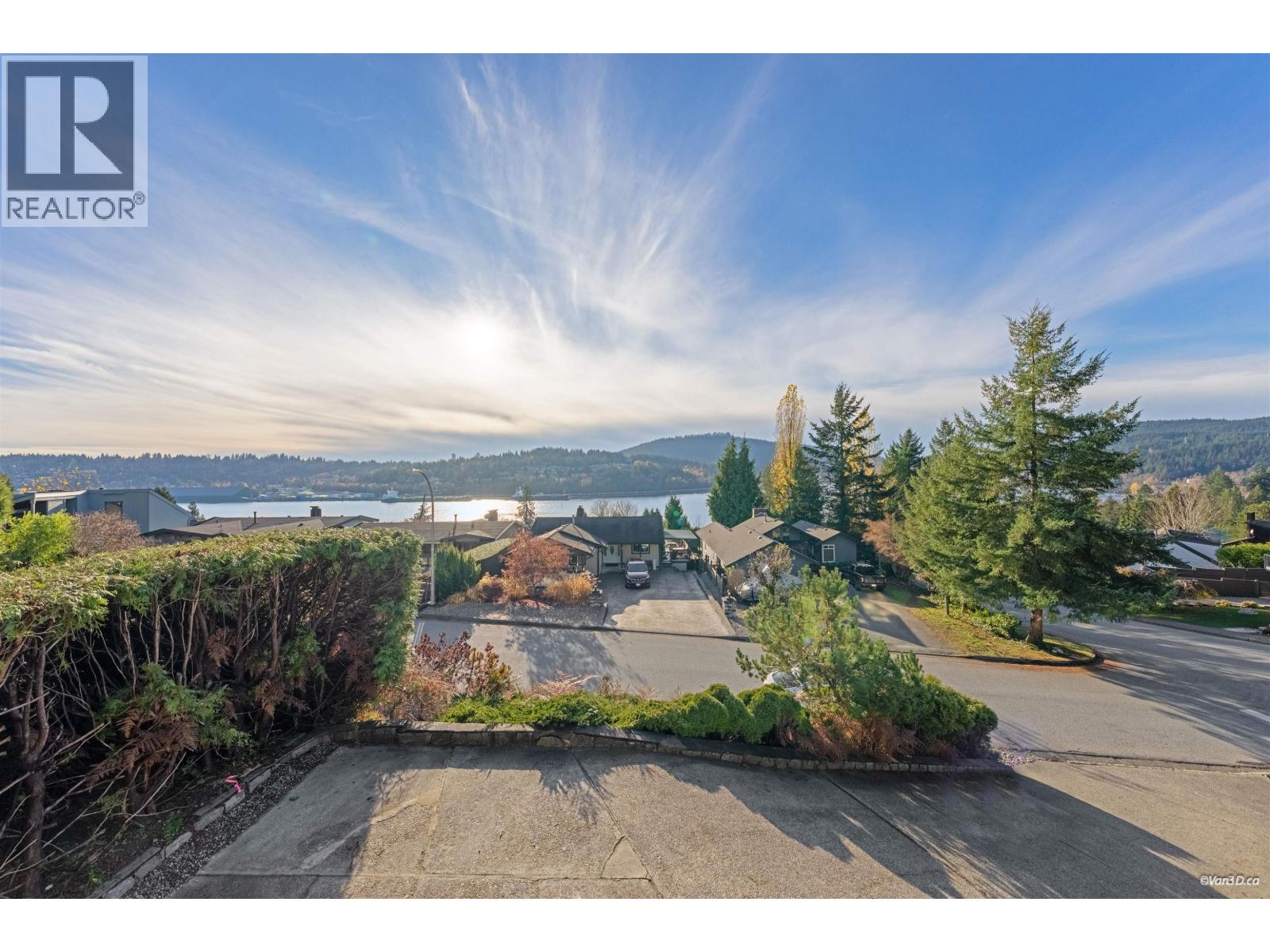 3 Crawford Bay, Port Moody, British Columbia  V3H 3N3 - Photo 19 - R3069231