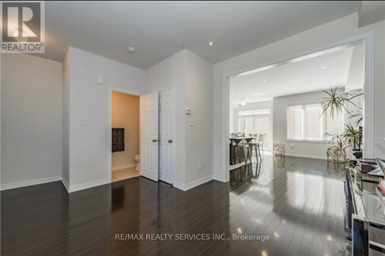 74 Aldersgate Drive, Brampton, Ontario  L7A 3Z9 - Photo 3 - W12769086