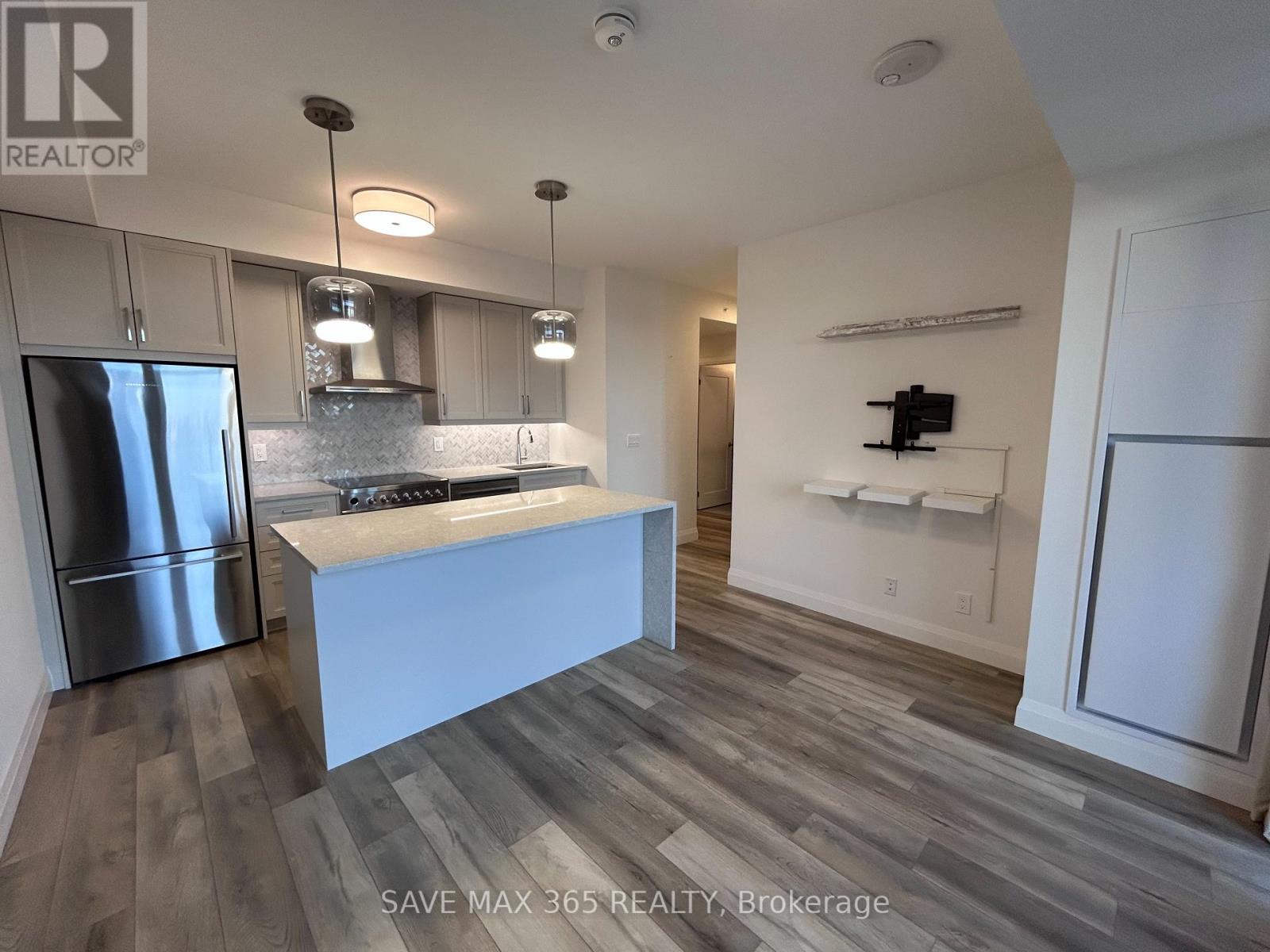 809 - 500 Brock Avenue, Burlington, Ontario  L7S 0A5 - Photo 1 - W12769096