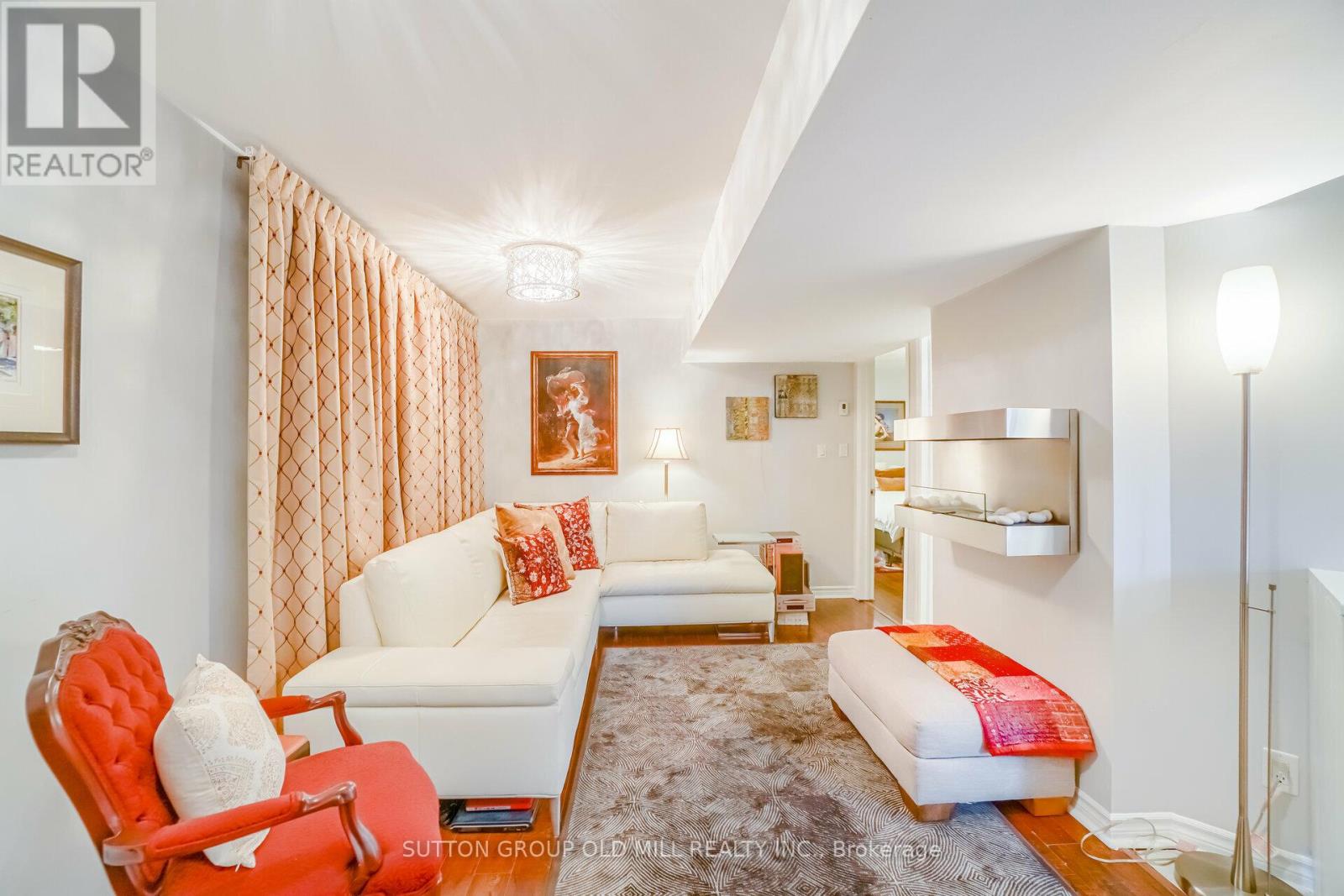 Lower - 118 Mavety Street, Toronto, Ontario  M6P 2L9 - Photo 10 - W12769106