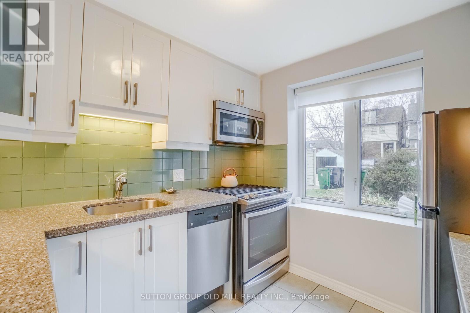 Lower - 118 Mavety Street, Toronto, Ontario  M6P 2L9 - Photo 12 - W12769106