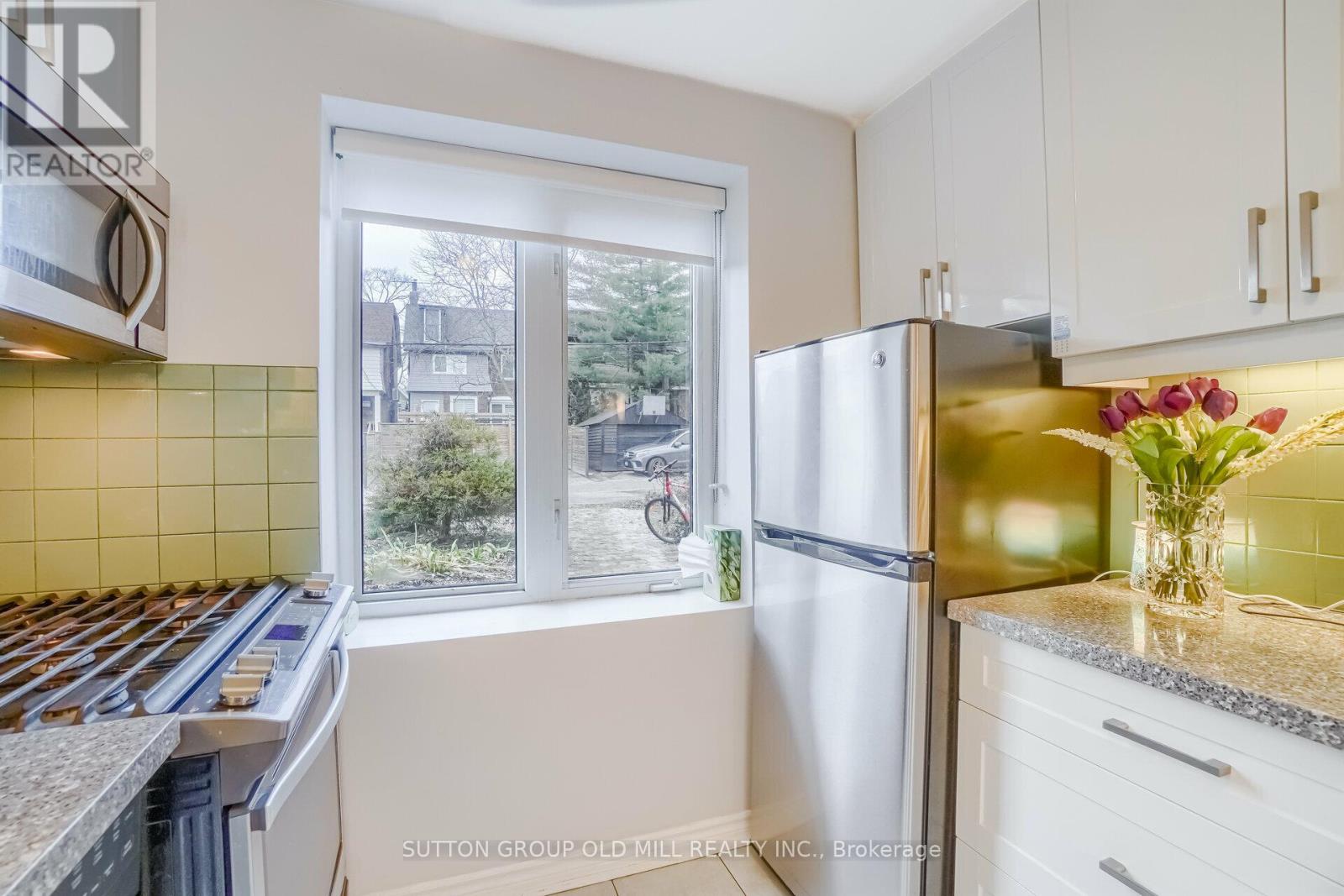 Lower - 118 Mavety Street, Toronto, Ontario  M6P 2L9 - Photo 13 - W12769106