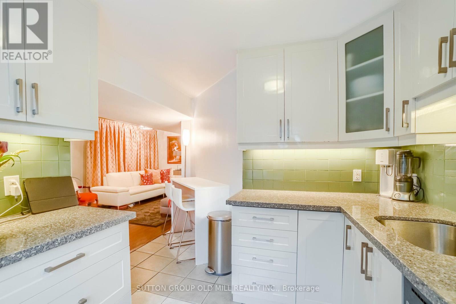 Lower - 118 Mavety Street, Toronto, Ontario  M6P 2L9 - Photo 14 - W12769106