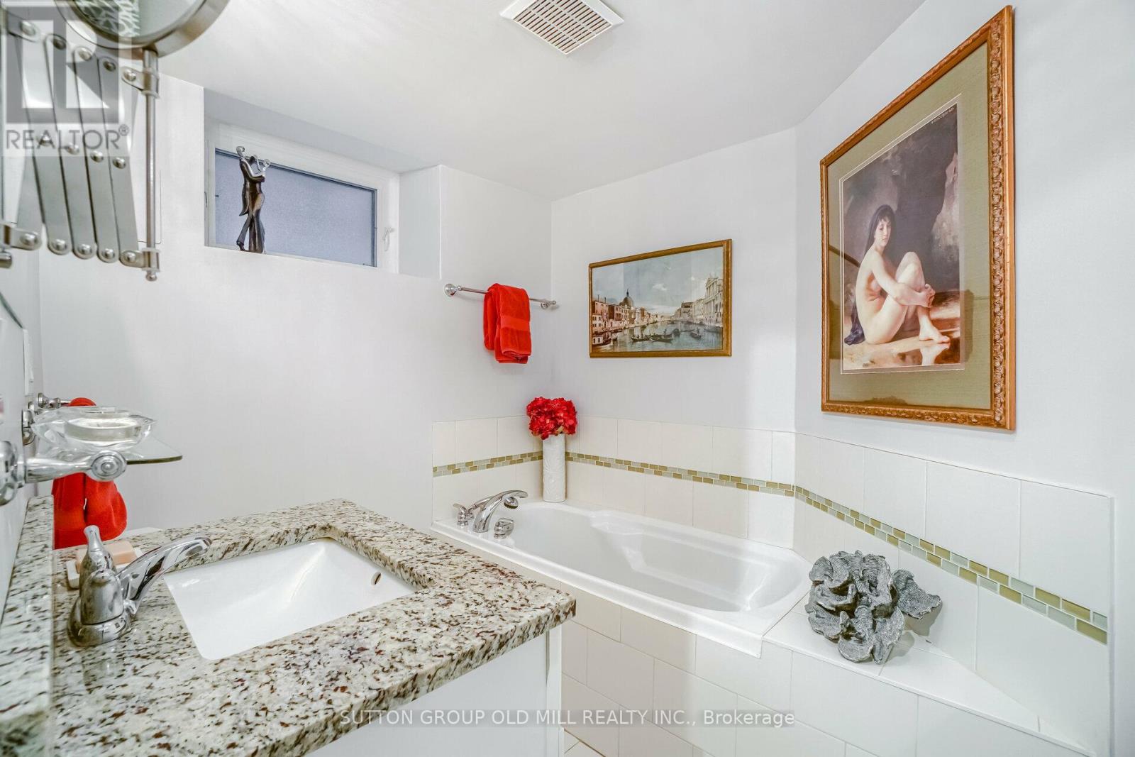 Lower - 118 Mavety Street, Toronto, Ontario  M6P 2L9 - Photo 23 - W12769106