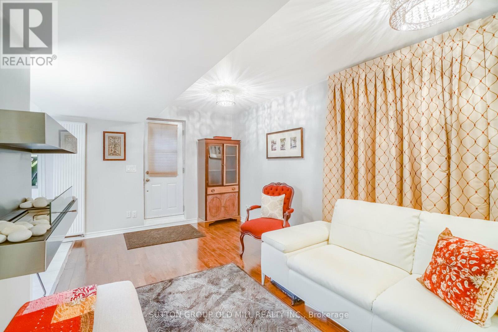 Lower - 118 Mavety Street, Toronto, Ontario  M6P 2L9 - Photo 8 - W12769106