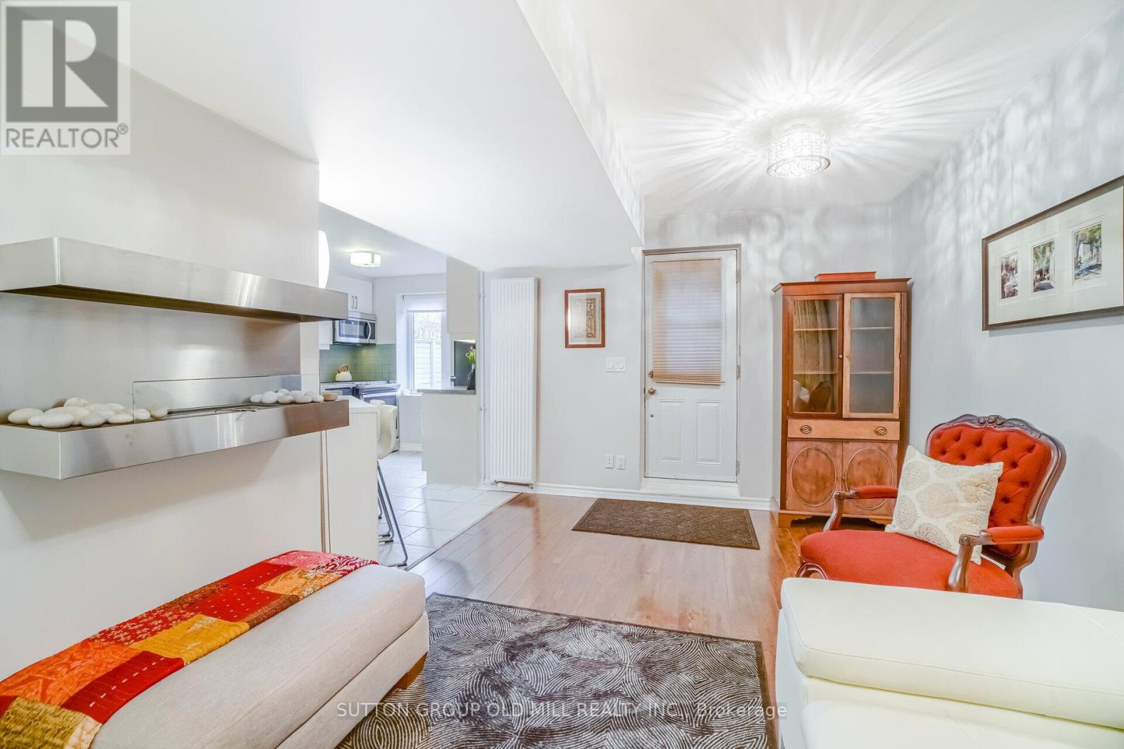 Lower - 118 Mavety Street, Toronto, Ontario  M6P 2L9 - Photo 9 - W12769106