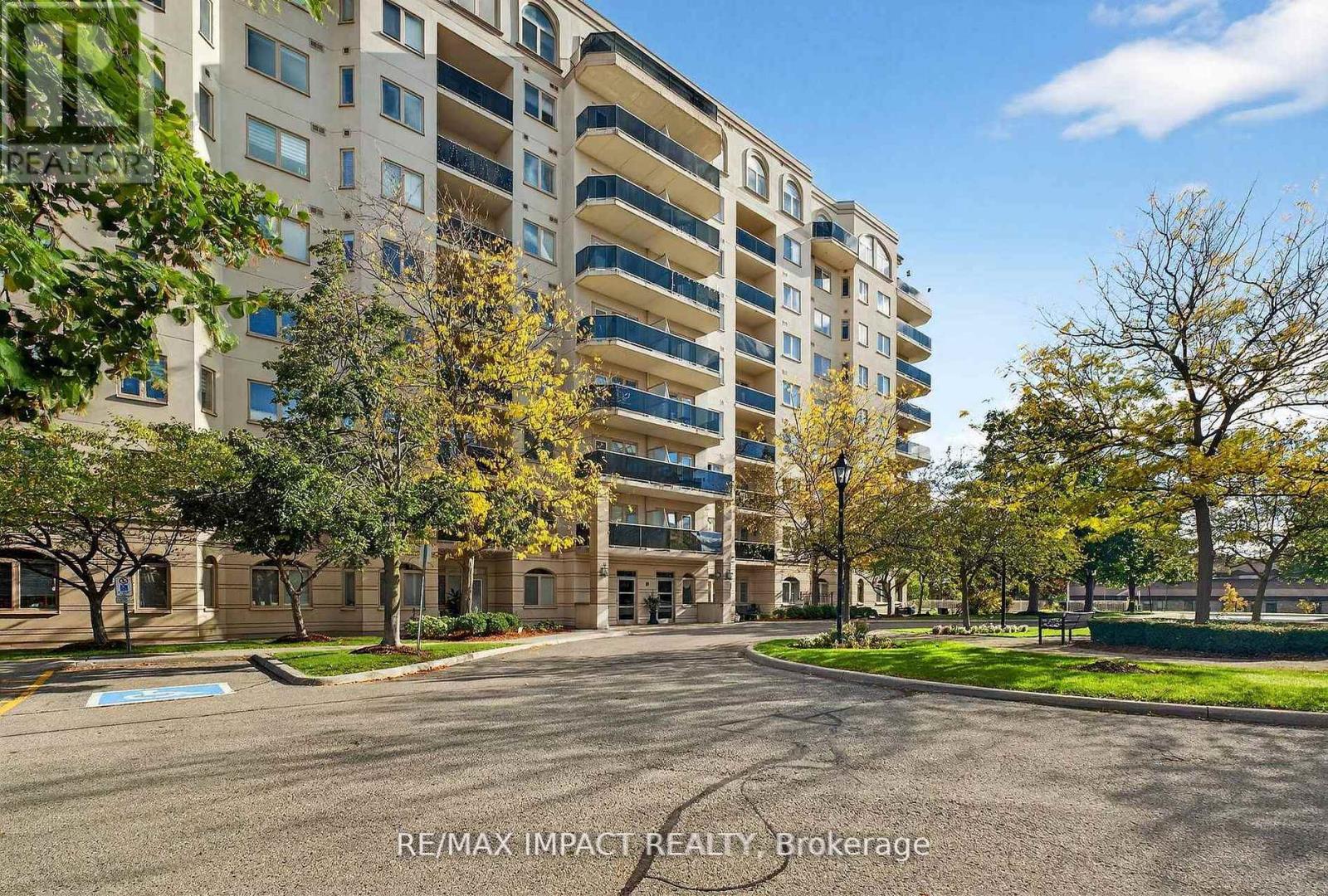 204 - 10 Dayspring Circle N, Brampton, Ontario  L6P 1B9 - Photo 3 - W12769140