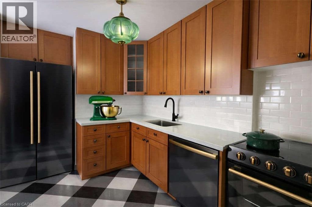 49 Queen Street Unit# 1004, Mississauga, Ontario  L5G 4N6 - Photo 2 - 40803744